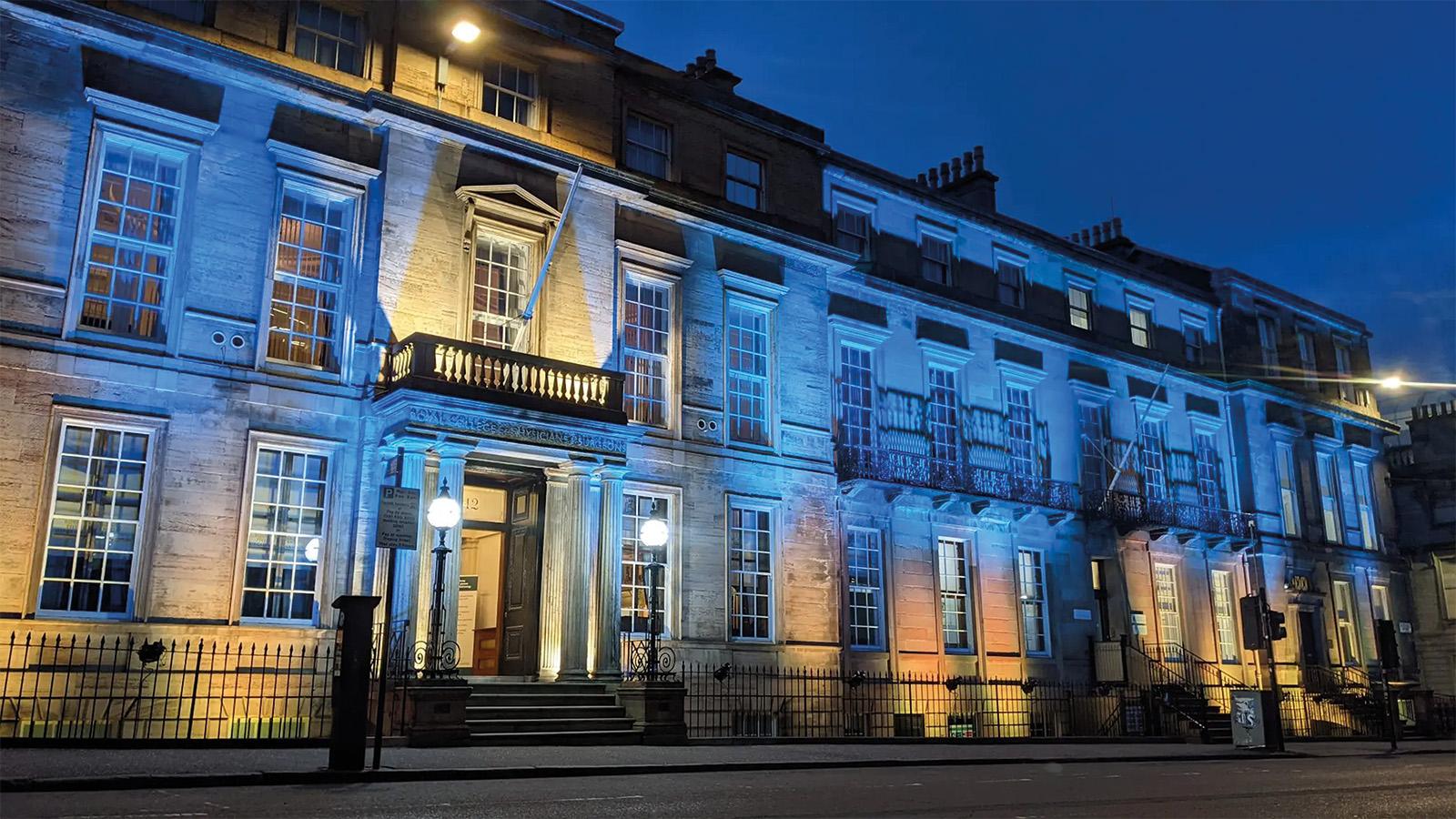 An exterior of the Royal College of Physicians and Surgeons of Glasgow at night